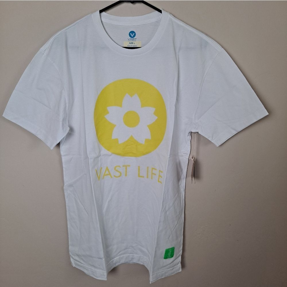 Vast Life Graphic T Shirt Size Large NWT